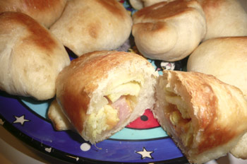 Breakfast Biscuit Poppers - Bacon, Egg and Cheese breakfast food recipe